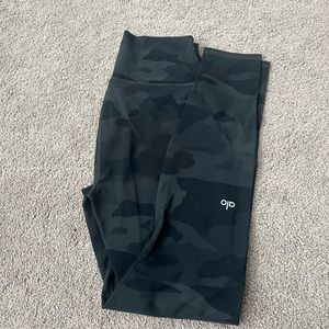 ALO Yoga Black Camo Airlift Legging, Size Large